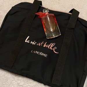 La Vie Est Belle En Rose with tote bag